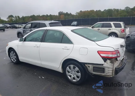 2011 Toyota Camry z USA, uszkodzony, nr VIN 4T1BF3EK8BU712380